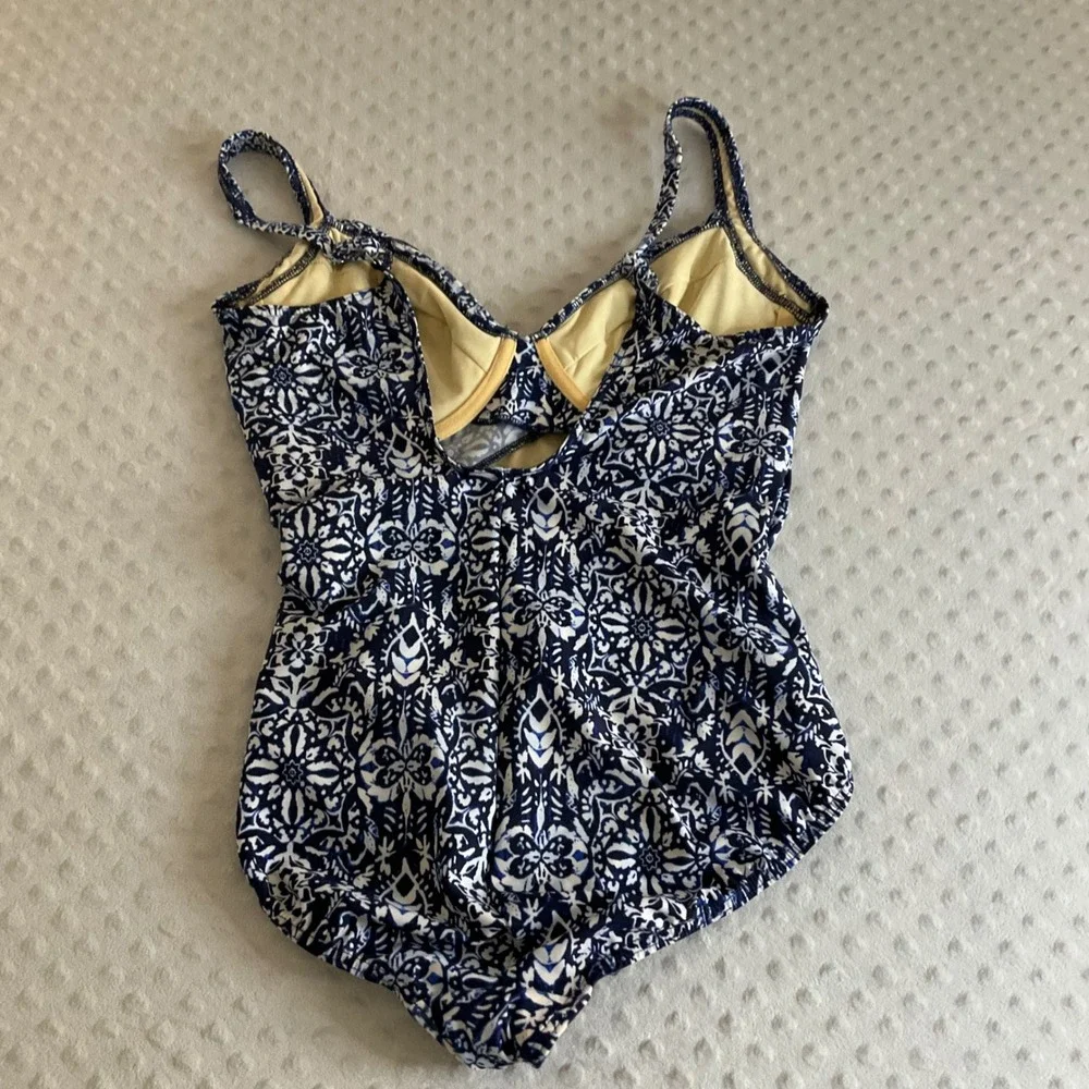 Miraclesuit One Piece Swimsuit Women 10 Blue White Ruched Tummy Control